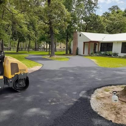 Circle drive wrapped around the front of a ranch home.